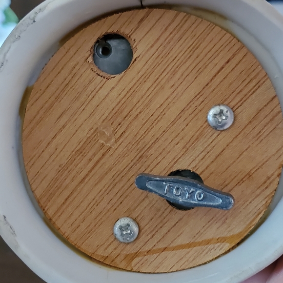 Vintage Toyo Musical Figurine - Picture 8 of 9